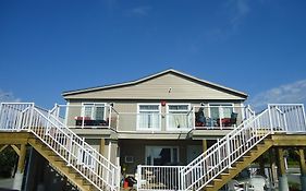 Bayside Inn & Waterfront Suites